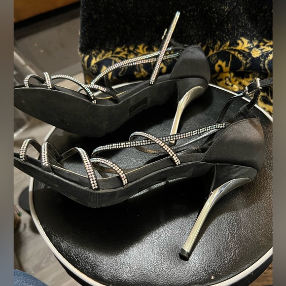 Le Chateau black heels - Picture 3 of 5